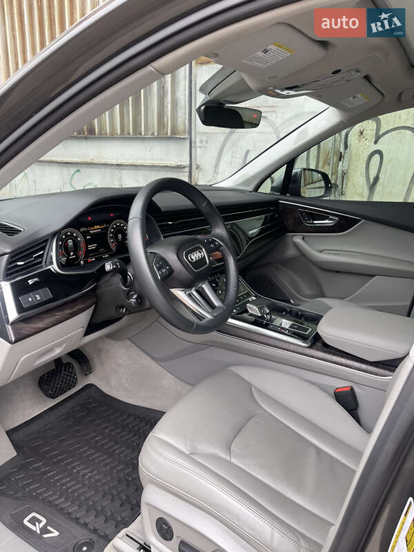 Внедорожник / Кроссовер Audi Q7 2021 в Киеве