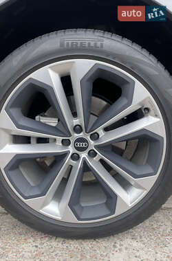 Внедорожник / Кроссовер Audi Q7 2021 в 