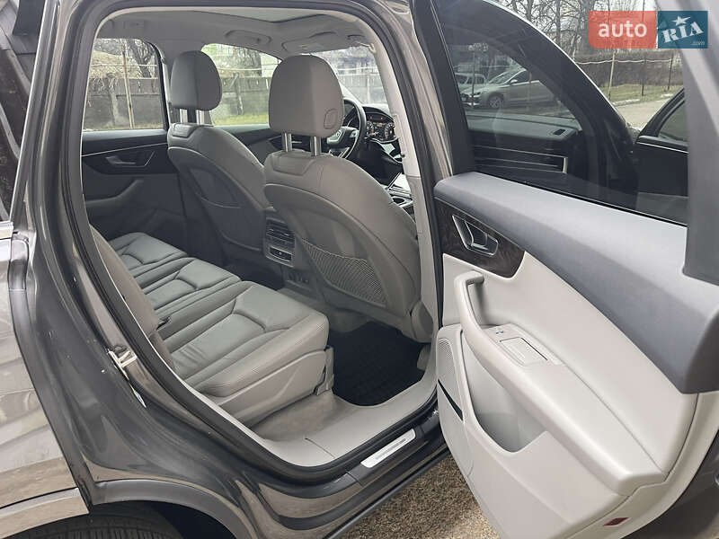 Внедорожник / Кроссовер Audi Q7 2021 в Киеве