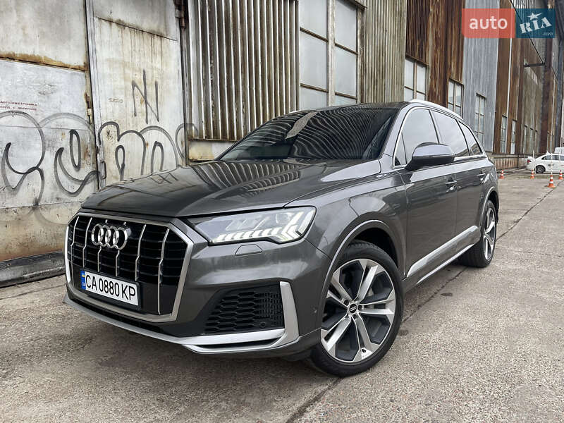 Внедорожник / Кроссовер Audi Q7 2021 в 