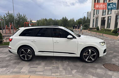 Позашляховик / Кросовер Audi Q7 2019 в 