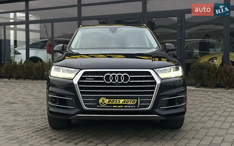 Внедорожник / Кроссовер Audi Q7 2016 в 