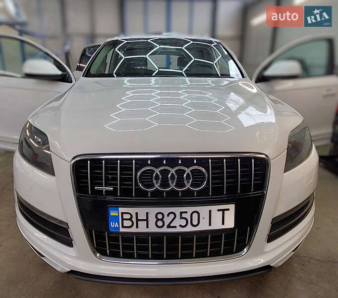 Внедорожник / Кроссовер Audi Q7 2014 в 