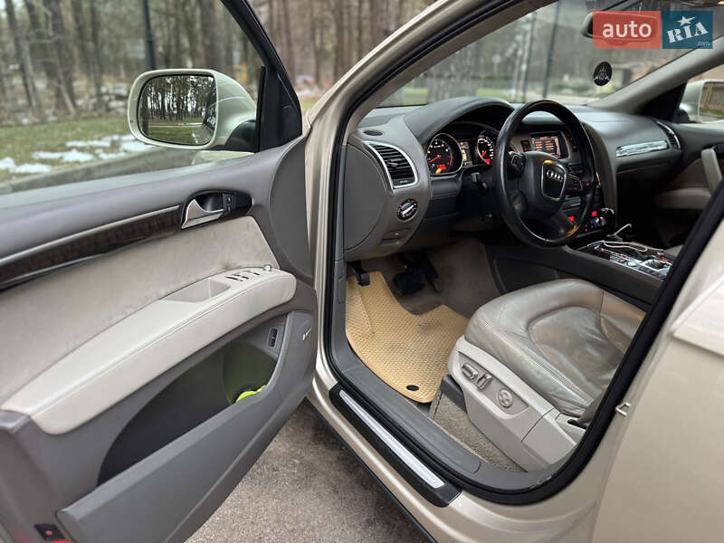 Позашляховик / Кросовер Audi Q7 2010 в Чернігові