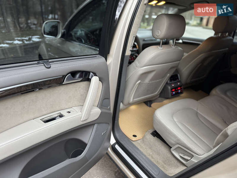 Позашляховик / Кросовер Audi Q7 2010 в Чернігові