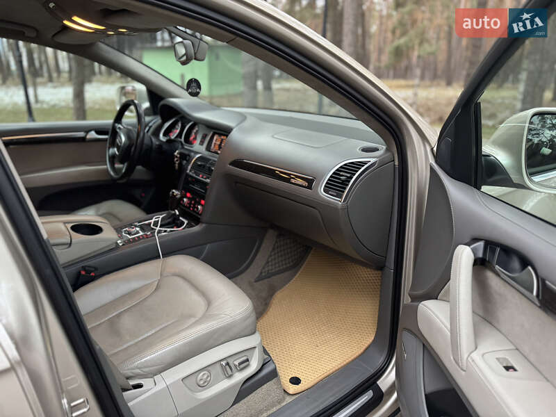 Позашляховик / Кросовер Audi Q7 2010 в Чернігові