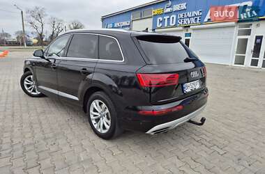 Внедорожник / Кроссовер Audi Q7 2015 в 