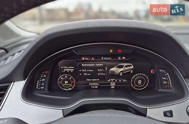 Внедорожник / Кроссовер Audi Q7 2015 в 