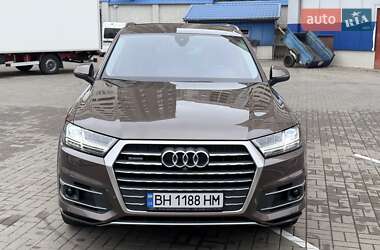 Внедорожник / Кроссовер Audi Q7 2017 в 