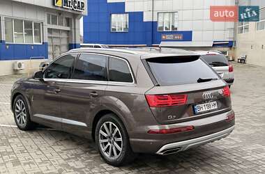 Внедорожник / Кроссовер Audi Q7 2017 в 