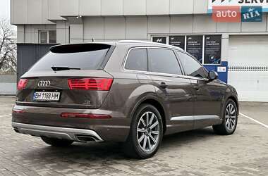 Внедорожник / Кроссовер Audi Q7 2017 в 