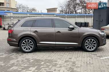 Внедорожник / Кроссовер Audi Q7 2017 в 