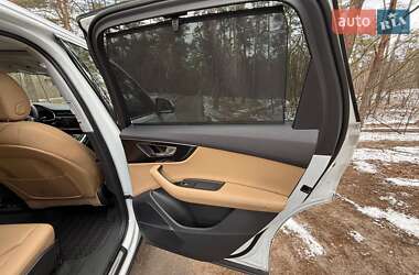 Внедорожник / Кроссовер Audi Q7 2021 в 