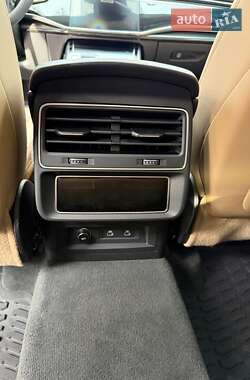 Внедорожник / Кроссовер Audi Q7 2021 в 