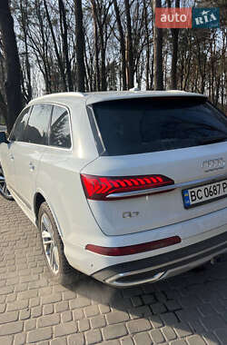 Внедорожник / Кроссовер Audi Q7 2021 в 
