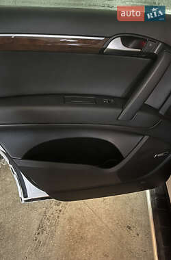 Внедорожник / Кроссовер Audi Q7 2013 в 