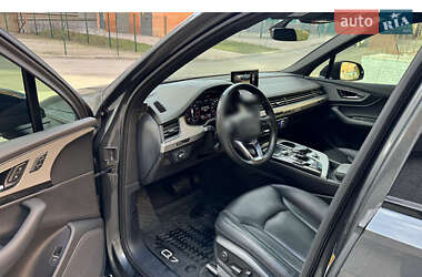 Позашляховик / Кросовер Audi Q7 2018 в 