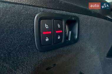 Позашляховик / Кросовер Audi Q7 2015 в 