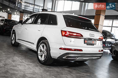 Внедорожник / Кроссовер Audi Q7 2022 в 