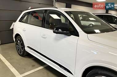 Внедорожник / Кроссовер Audi Q7 2024 в 