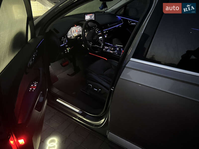 Внедорожник / Кроссовер Audi Q7 2015 в Сумах