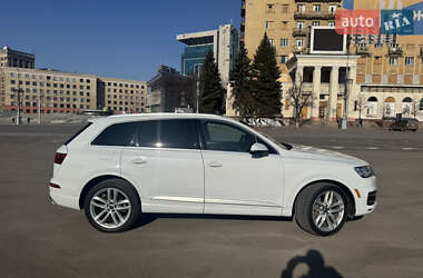 Внедорожник / Кроссовер Audi Q7 2018 в 