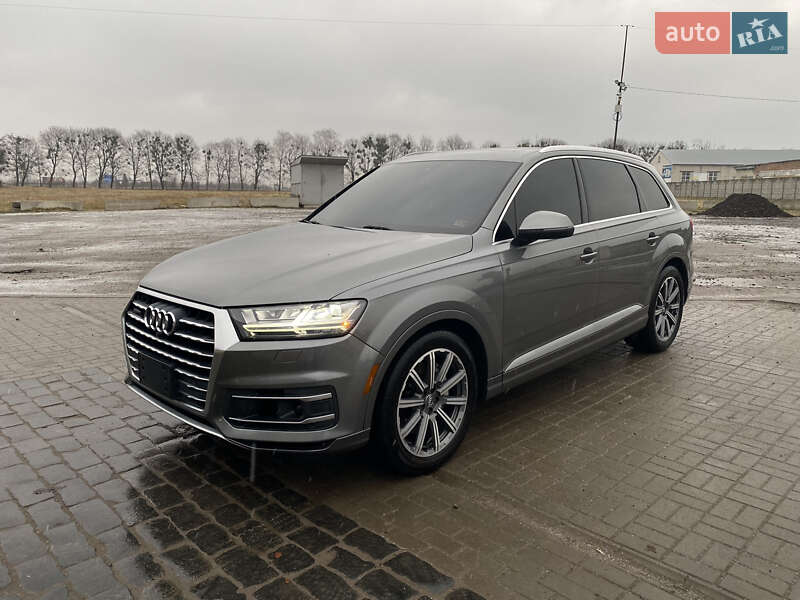 Внедорожник / Кроссовер Audi Q7 2016 в 