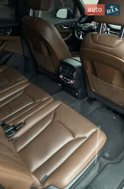 Внедорожник / Кроссовер Audi Q7 2016 в 