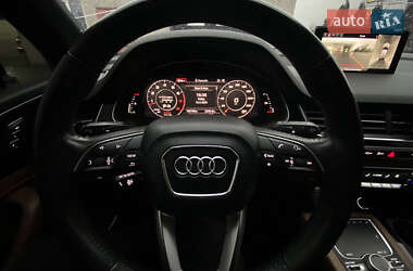Внедорожник / Кроссовер Audi Q7 2016 в 