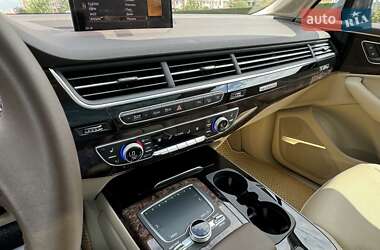 Внедорожник / Кроссовер Audi Q7 2017 в 