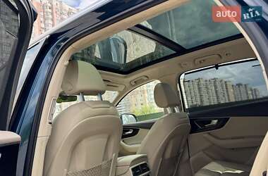 Внедорожник / Кроссовер Audi Q7 2017 в 