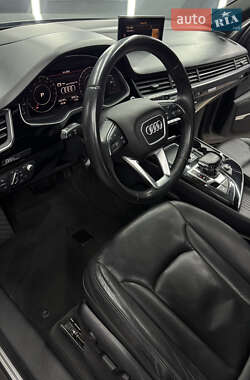 Внедорожник / Кроссовер Audi Q7 2017 в 