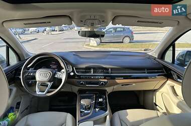 Внедорожник / Кроссовер Audi Q7 2016 в 