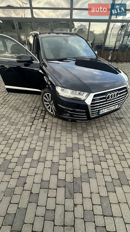 Внедорожник / Кроссовер Audi Q7 2017 в Хусте