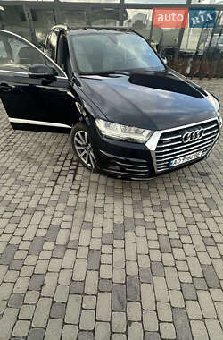 Внедорожник / Кроссовер Audi Q7 2017 в 