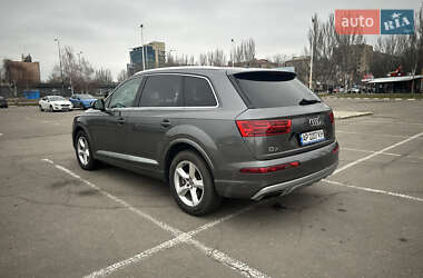 Позашляховик / Кросовер Audi Q7 2018 в 