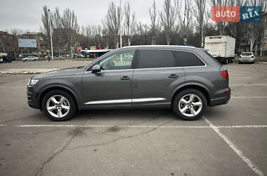 Позашляховик / Кросовер Audi Q7 2018 в 