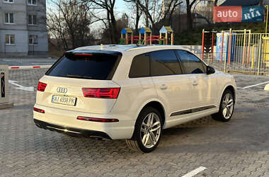 Позашляховик / Кросовер Audi Q7 2017 в 