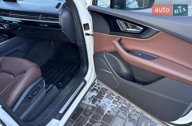 Позашляховик / Кросовер Audi Q7 2017 в 