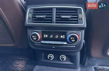 Позашляховик / Кросовер Audi Q7 2017 в 