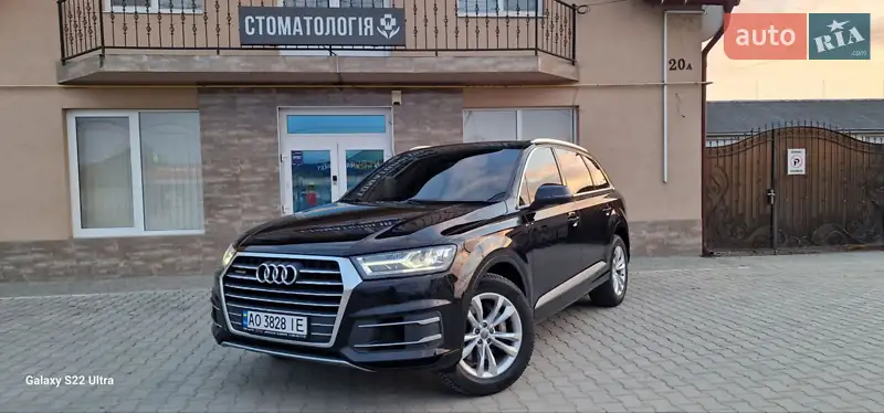 Внедорожник / Кроссовер Audi Q7 2016 в 