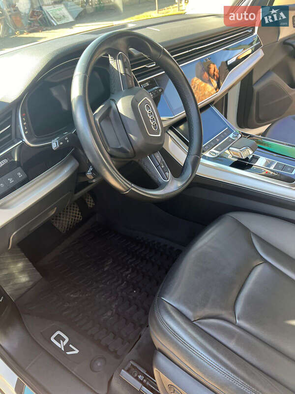 Внедорожник / Кроссовер Audi Q7 2021 в Синельниково