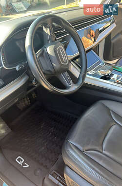 Внедорожник / Кроссовер Audi Q7 2021 в 
