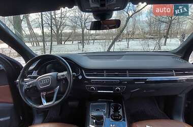 Внедорожник / Кроссовер Audi Q7 2016 в 