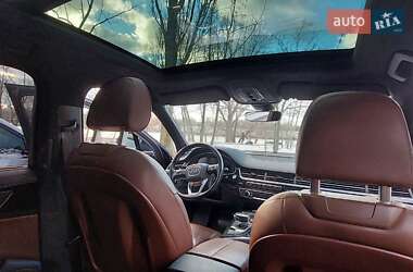 Внедорожник / Кроссовер Audi Q7 2016 в 