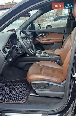 Внедорожник / Кроссовер Audi Q7 2016 в 