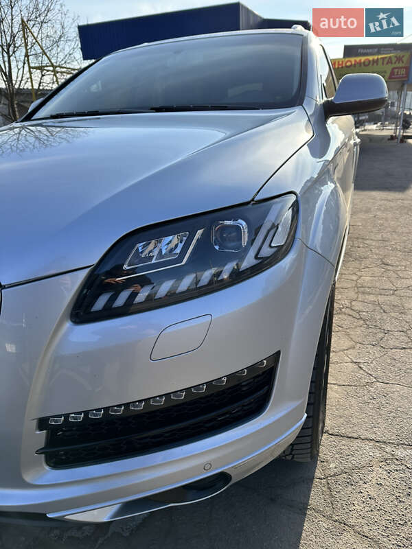 Внедорожник / Кроссовер Audi Q7 2011 в 