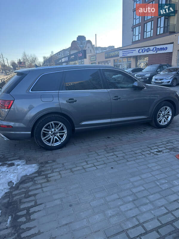 Позашляховик / Кросовер Audi Q7 2016 в Житомирі