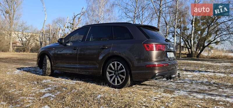 Позашляховик / Кросовер Audi Q7 2016 в Вінниці