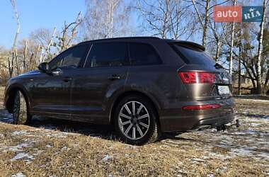 Внедорожник / Кроссовер Audi Q7 2016 в 